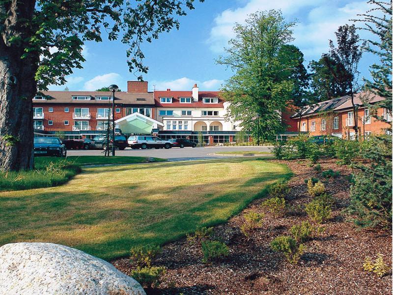 Regency Park Hotel, Health Club & Spa Thatcham Exterior photo