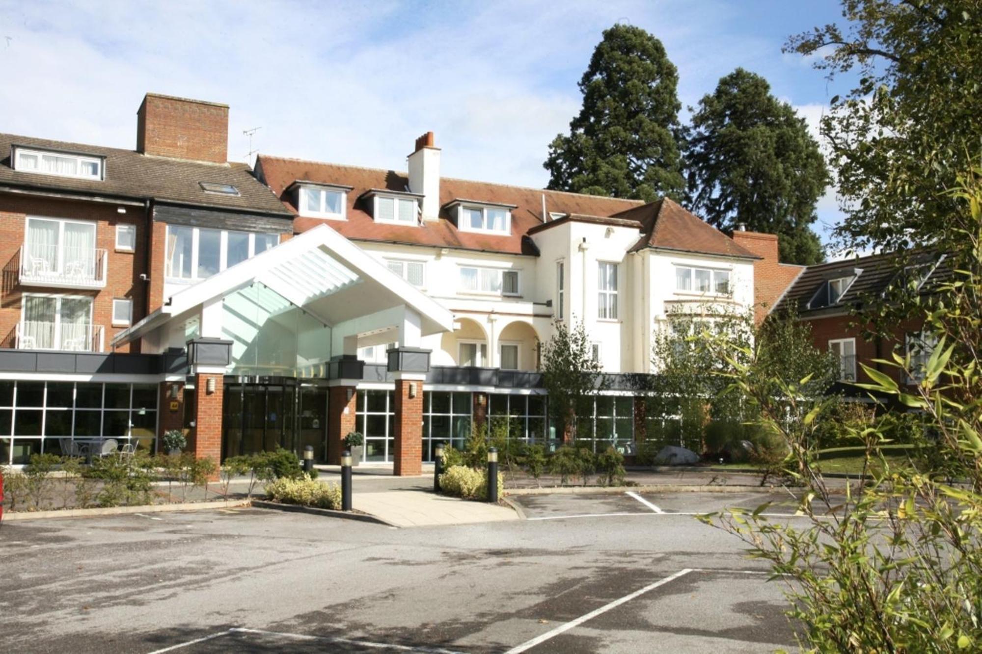 Regency Park Hotel, Health Club & Spa Thatcham Exterior photo