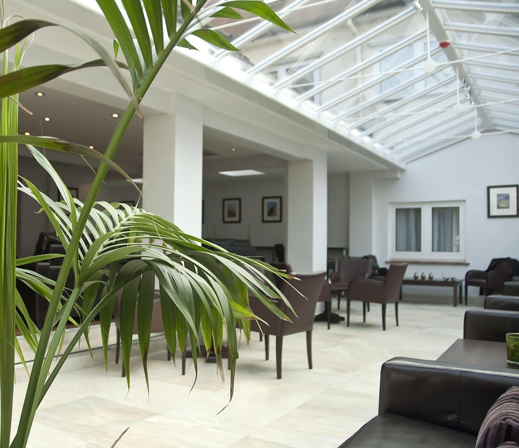 Regency Park Hotel, Health Club & Spa Thatcham Exterior photo